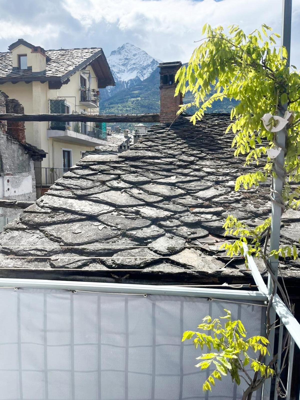 You&Me nel cuore antico di Aosta Esterno foto